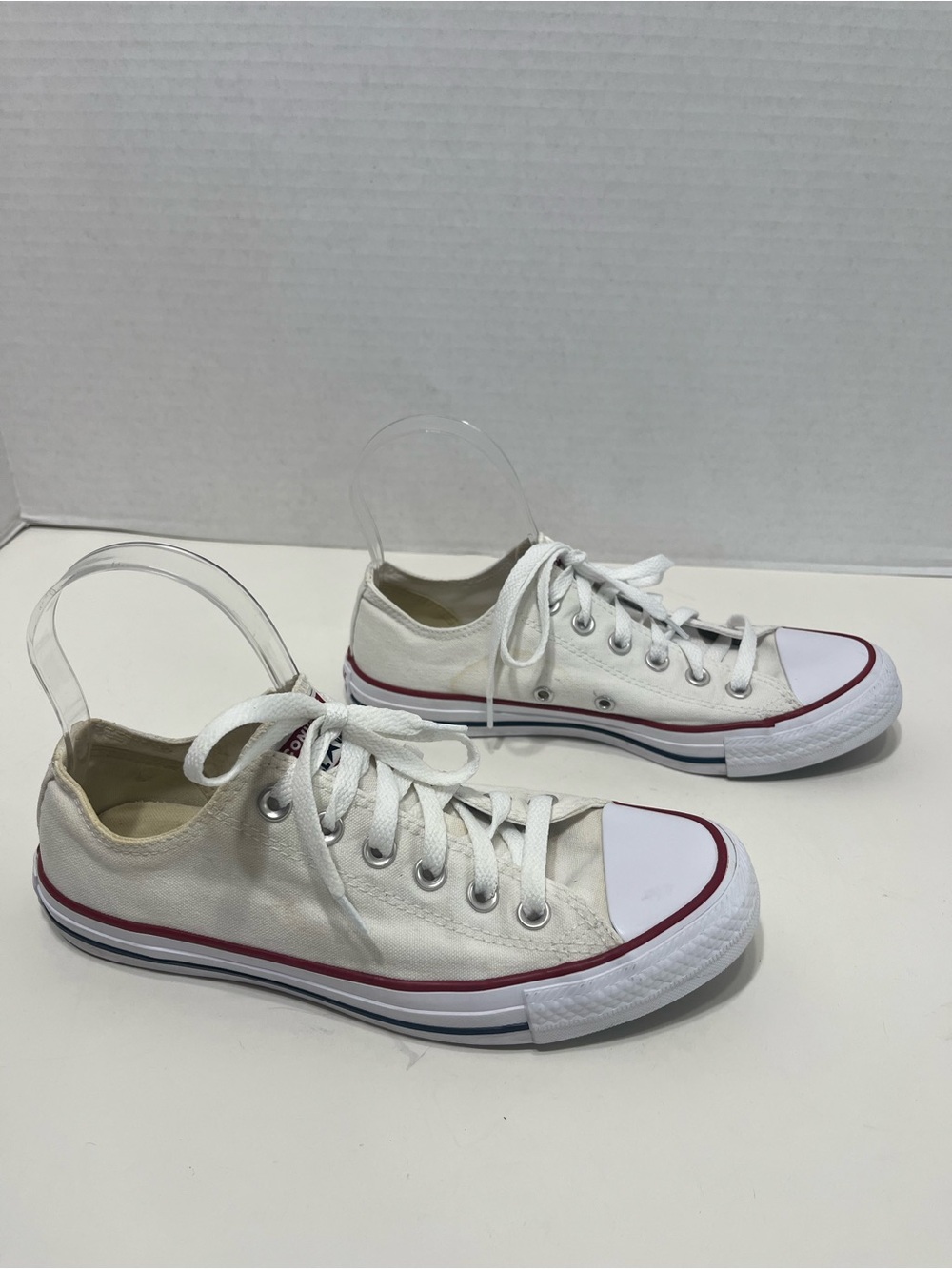 CONVERSE all stars white sneakers unisex women’s size 8 or men’s size 6